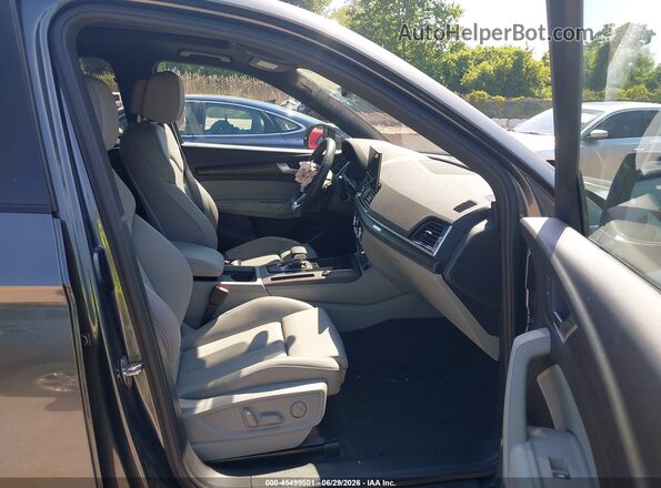 WA1E2AFY1R2139567 2024 AUDI Q5 Gray Вид салону спереду