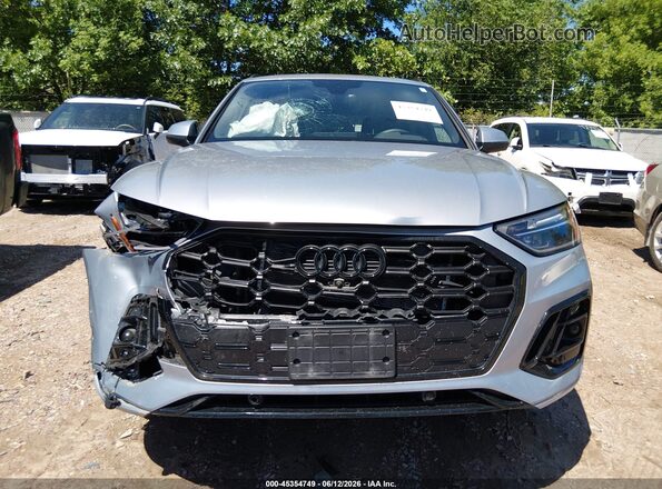 WA1E2AFY3R2139764 2024 AUDI Q5 Silver Rear interior view