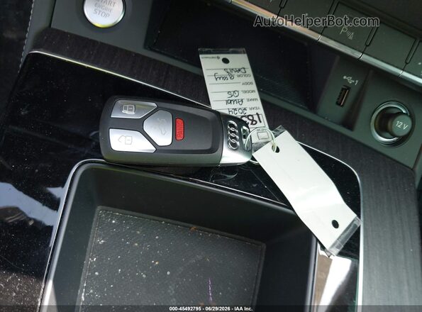 WA1EAAFY2R2076319 2024 AUDI Q5 Gray Vista del salpicadero