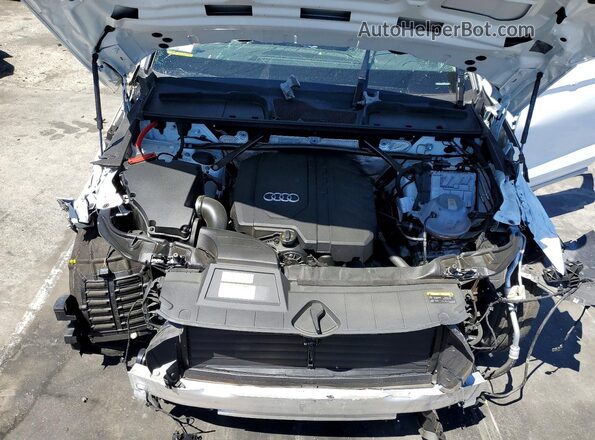 WA1EAAFY2R2090608 2024 AUDI Q5 White Սալոնի հետևի տեսք