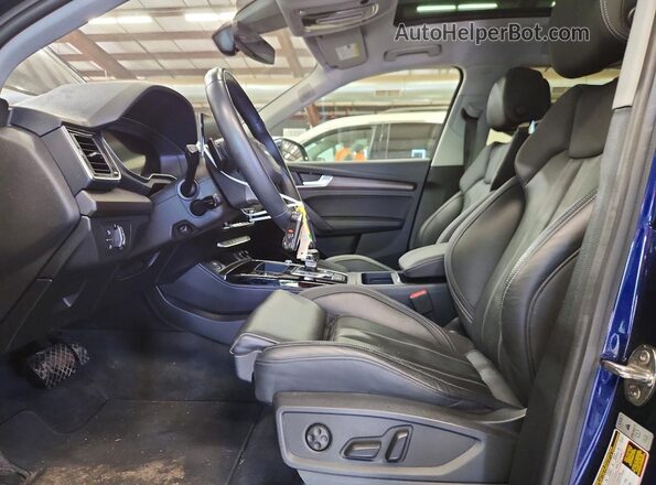 WA1EAAFY4N2046992 2022 AUDI Q5 Синий Вид салона спереди