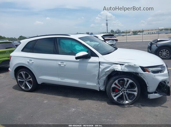 WA1EAAFY7S2013920 2025 AUDI Q5 White Вид задньої частини салону