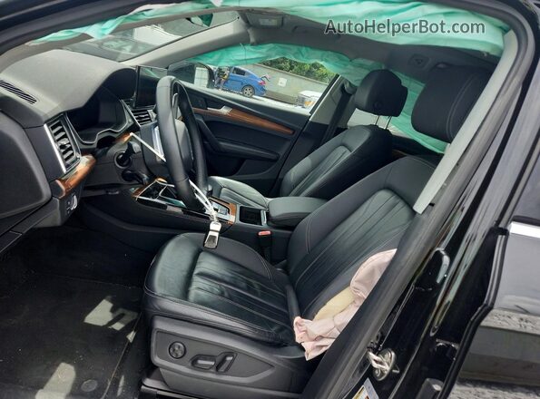 WA1EAAFY9N2124103 2022 AUDI Q5 Черный Вид салона спереди