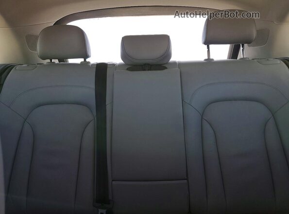 WA1ECCFS0HR007622 2017 AUDI Q3 White Հետևի նստատեղերի տեսք