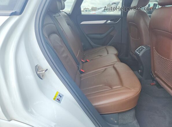 WA1ECCFS5HR007695 2017 AUDI Q3 White Սալոնի հետևի տեսք