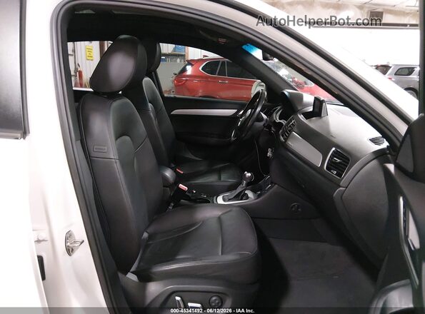 WA1ECCFS8HR003463 2017 AUDI Q3 White წინა სალონის ხედი