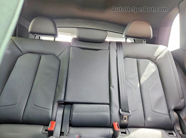 WA1EECF32M1127918 2021 AUDI Q3 Red უკანა სავარძლების ხედი