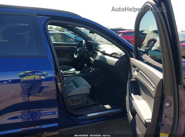 WA1EECF33R1107460 2024 AUDI Q3 Dark Blue Вид салона спереди