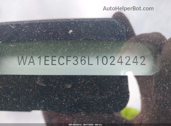 WA1EECF36L1024242 2020 AUDI Q3 Black ძრავის განყოფილების ხედი