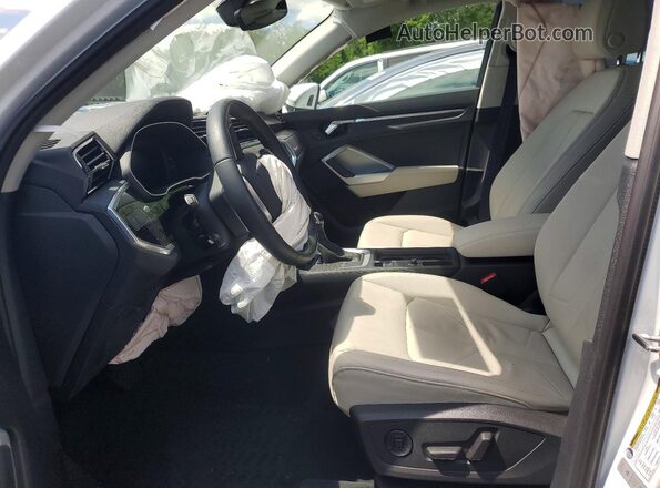 WA1EECF36P1089677 2023 AUDI Q3 White Widok wnętrza z przodu