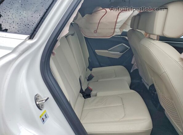 WA1EECF36P1089677 2023 AUDI Q3 White Widok tylnych siedzeń