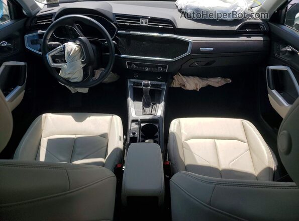 WA1EECF36P1089677 2023 AUDI Q3 White Widok deski rozdzielczej