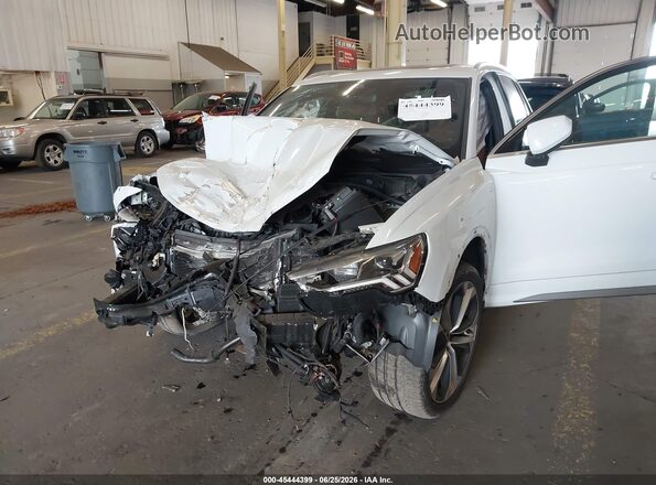 WA1EECF38M1113814 2021 AUDI Q3 White Front view