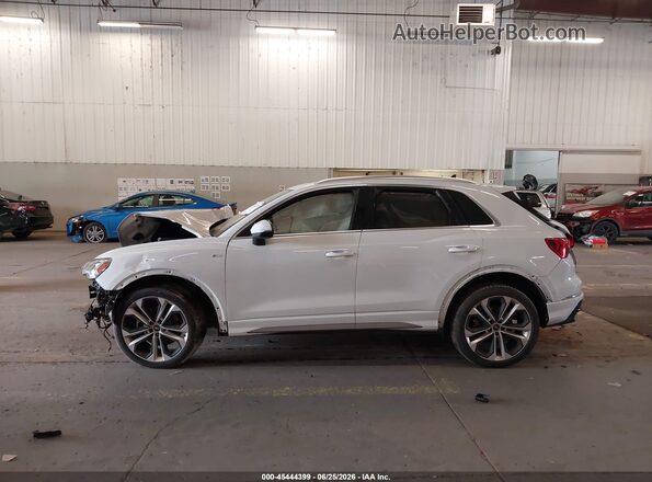 WA1EECF38M1113814 2021 AUDI Q3 White 360 interior view
