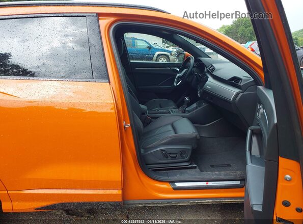 WA1EECF38N1026402 2022 AUDI Q3 Orange Вид салону спереду