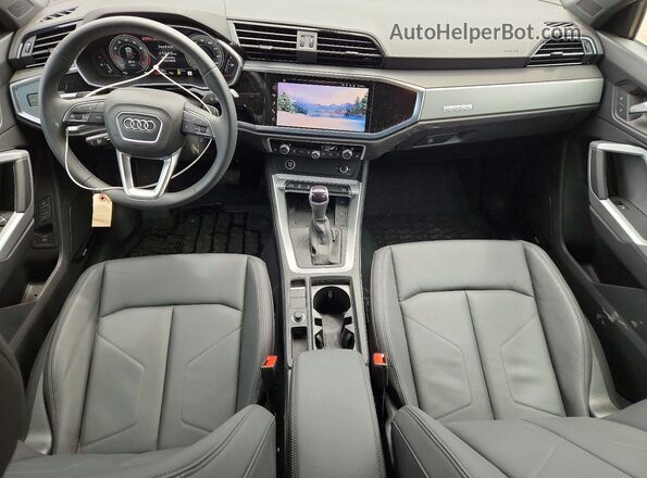 WA1EECF39S1037078 2025 AUDI Q3 Gray Dashboard view