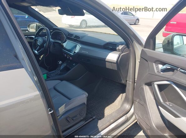 WA1EECF3XM1011026 2021 AUDI Q3 Gray Вид салону спереду