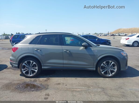 WA1EECF3XM1011026 2021 AUDI Q3 Gray Вид задньої частини салону