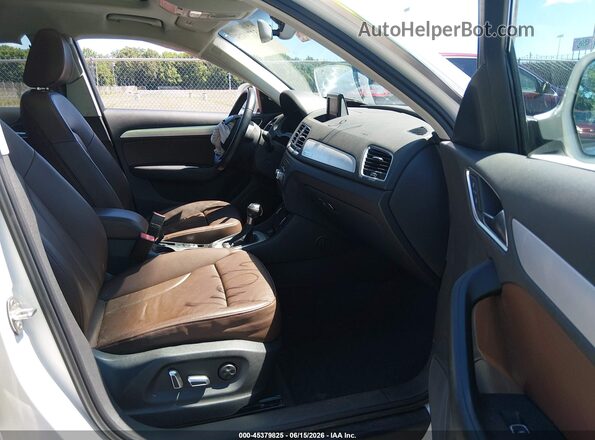 WA1EFCFS3GR009306 2016 AUDI Q3 White Вид салону спереду