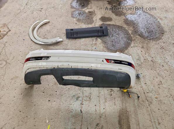 WA1EFCFS7GR000513 2016 AUDI Q3 White VIN կոդի պիտակի տեսք
