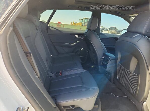 WA1EVAF10MD029102 2021 AUDI Q8 White Rear interior view