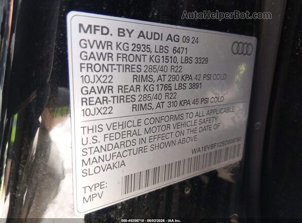 WA1EVBF12SD006780 2025 AUDI Q8 Black ძრავის განყოფილების ხედი