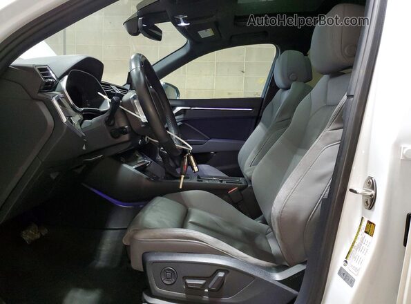 WA1FECF32L1017535 2020 AUDI Q3 White წინა სალონის ხედი