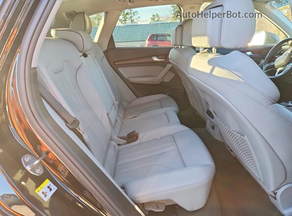 WA1G2AFY0R2102423 2024 AUDI Q5 Черный Вид задней части салона
