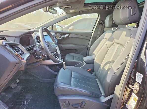 WA1G2AFZ4PP072027 2023 AUDI Q4 Black Widok wnętrza z przodu