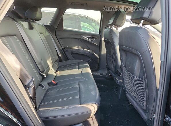 WA1G2AFZ4PP072027 2023 AUDI Q4 Black Widok wnętrza z tyłu
