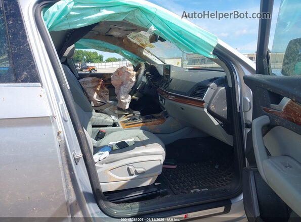 WA1GAAFY2N2070247 2022 AUDI Q5 Silver Вид салону спереду