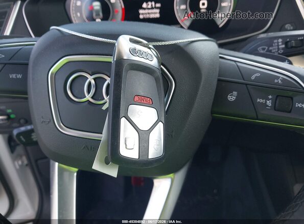 WA1GAAFY2R2129934 2024 AUDI Q5 White Vista del salpicadero