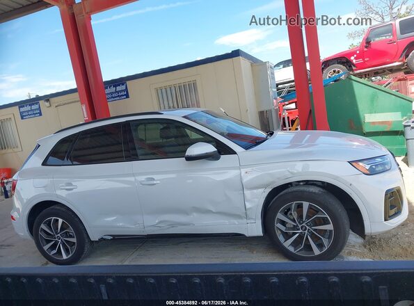 WA1GAAFY2R2129934 2024 AUDI Q5 White Vista interior trasera
