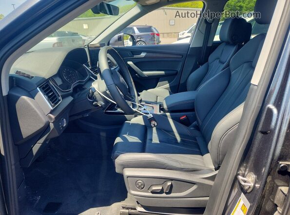 WA1GAAFY3R2153093 2024 AUDI Q5 Gray Front interior view