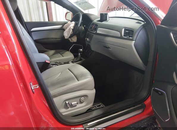 WA1GCCFS2HR001099 2017 AUDI Q3 Red Widok wnętrza z przodu