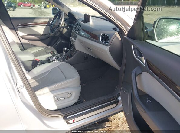 WA1GFCFS2GR006650 2016 AUDI Q3 Silver Вид салону спереду