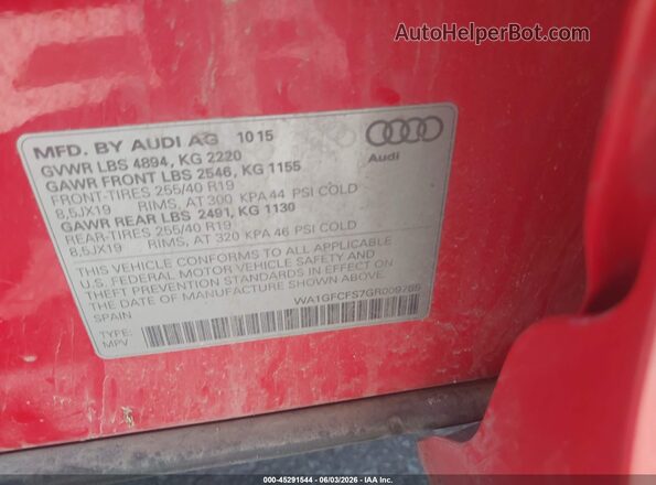 WA1GFCFS7GR009785 2016 AUDI Q3 Red ძრავის განყოფილების ხედი