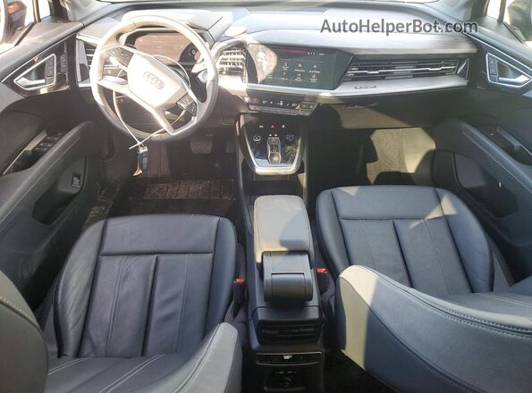 WA1H2BFZ3NP030259 2022 AUDI Q4 Black Առջևի վահանակի տեսք