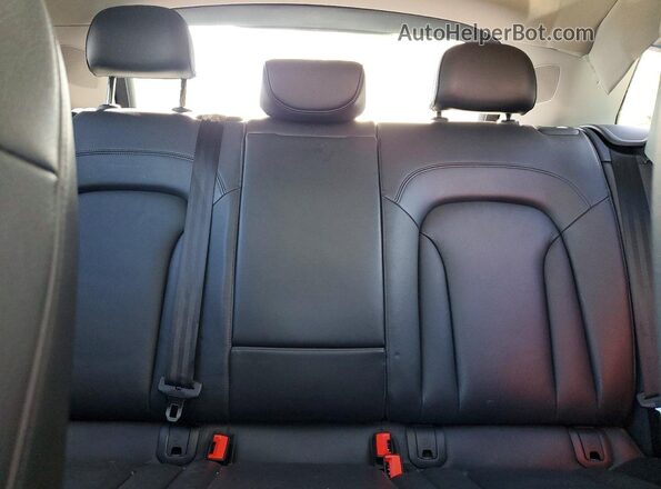 WA1JCCFS2JR028895 2018 AUDI Q3 Black Rear seats view