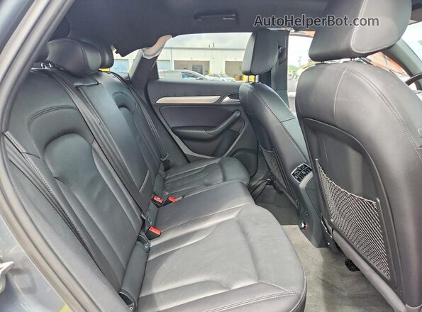 WA1JCCFS3HR017396 2017 AUDI Q3 Gray Widok wnętrza z tyłu