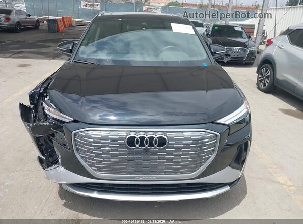 WA1K2BFZ3PP041089 2023 AUDI Q4 Black ხელსაწყოთა პანელის ხედი