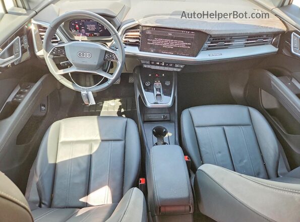 WA1KUBFZ7RP053839 2024 AUDI Q4 White Առջևի վահանակի տեսք