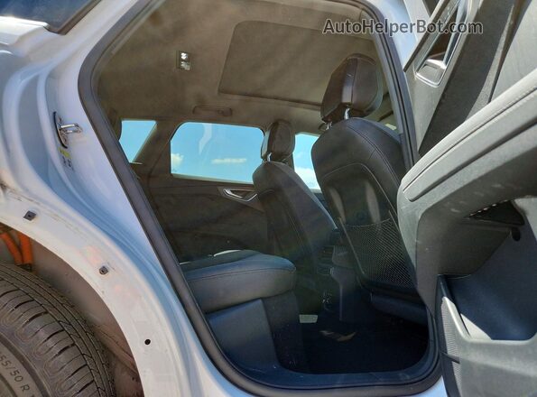 WA1KUBFZ7RP053839 2024 AUDI Q4 White Հետևի նստատեղերի տեսք