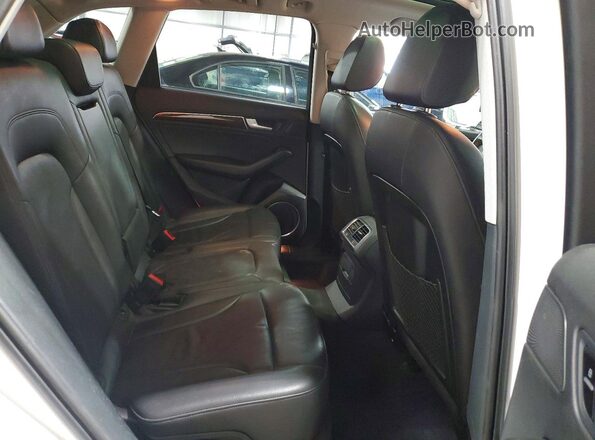 WA1L2AFPXHA044637 2017 AUDI Q5 White Rear seats view