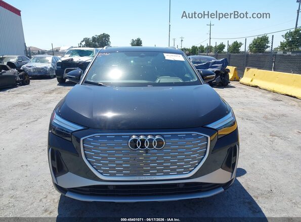 WA1L2BFZXPP076149 2023 AUDI Q4 Black ხელსაწყოთა პანელის ხედი