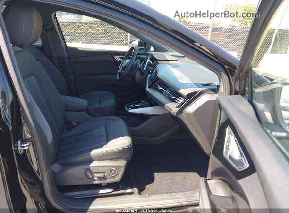 WA1L2BFZXPP076149 2023 AUDI Q4 Black წინა სალონის ხედი