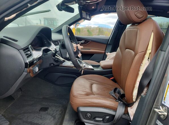 WA1LAAF70HD019277 2017 AUDI Q7 Gray Front interior view