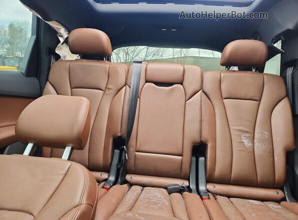 WA1LAAF70HD019277 2017 AUDI Q7 Gray Rear seats view