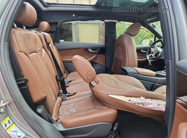 WA1LAAF70HD019277 2017 AUDI Q7 Gray Rear interior view