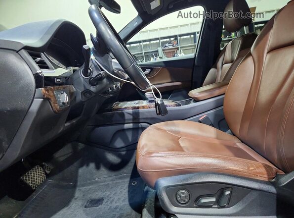 WA1LAAF70JD003120 2018 AUDI Q7 Blue Вид салону спереду